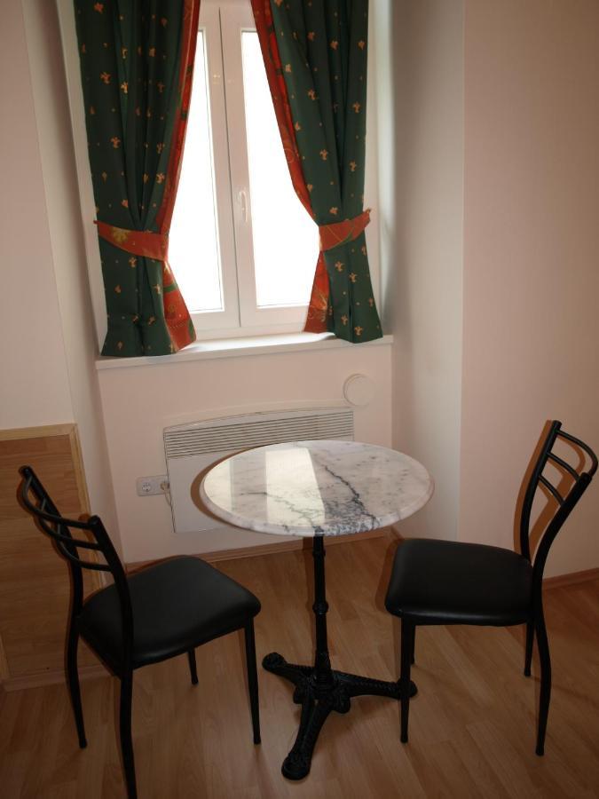 Pension Tal Studios Vienne Extérieur photo