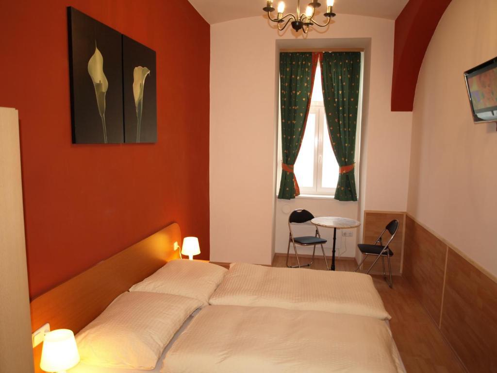 Pension Tal Studios Vienne Extérieur photo